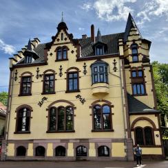 Alles nur Fassade, Delphinhaus, Foto Maria Luba-Platz 2024